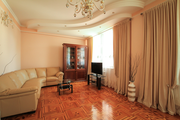 Alquiler de lujo en un edificio de élite en el centro de Chisinau: 3 habitaciones, 2 dormitorios, 120 m²